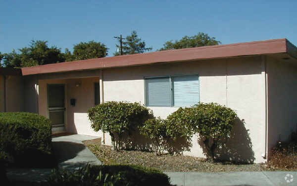 Building Photo - 568 Orangewood Dr