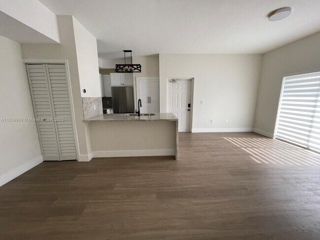 Foto del edificio - 7250 NW 114th Ave