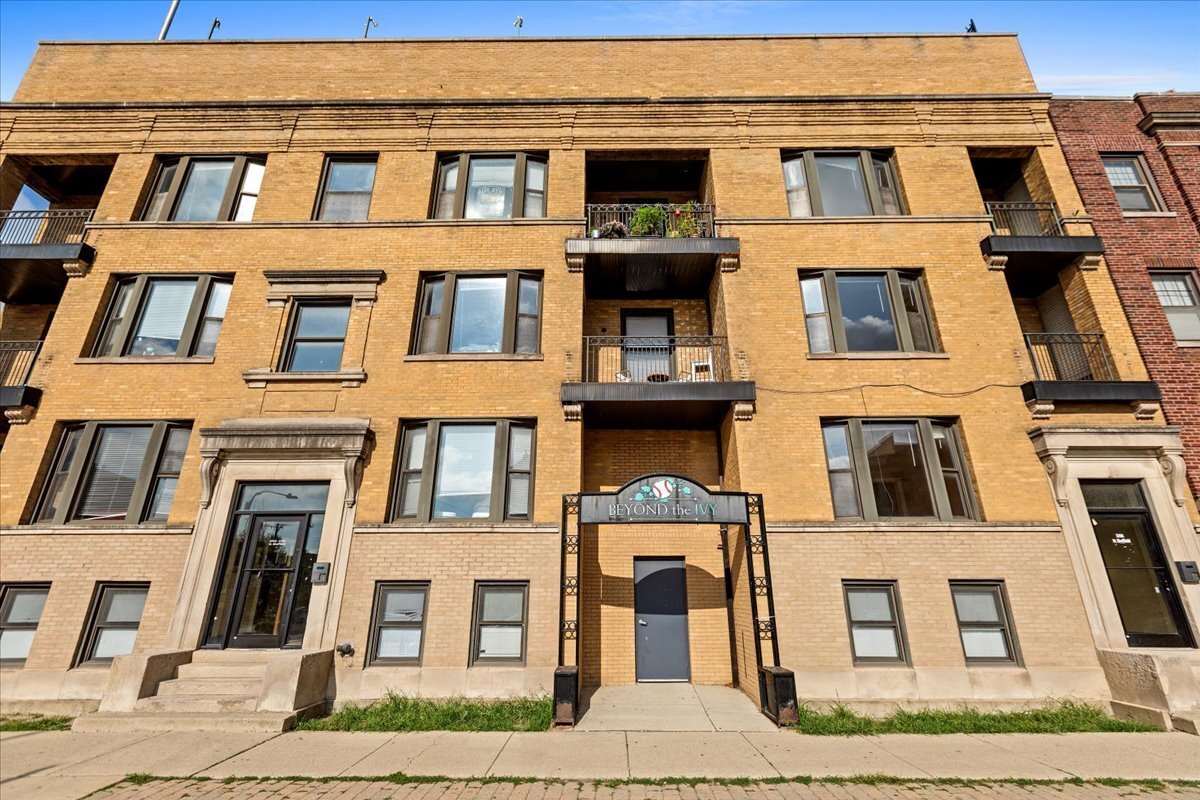 Foto principal - 3706 N Sheffield Ave
