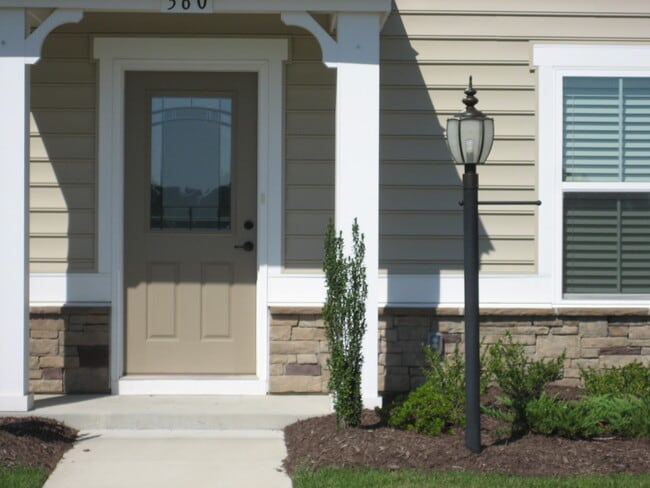 Building Photo - 360 Spring Hill Pl