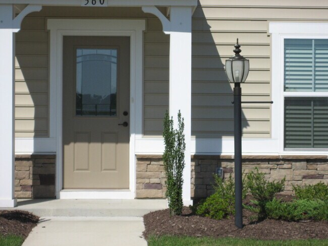 Foto del edificio - 360 Spring Hill Pl