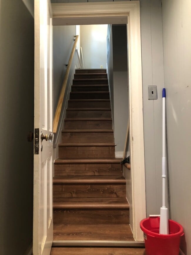 Building Photo - 54 E Main St