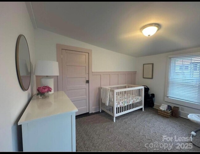 Foto del edificio - 135 Estelle Rd