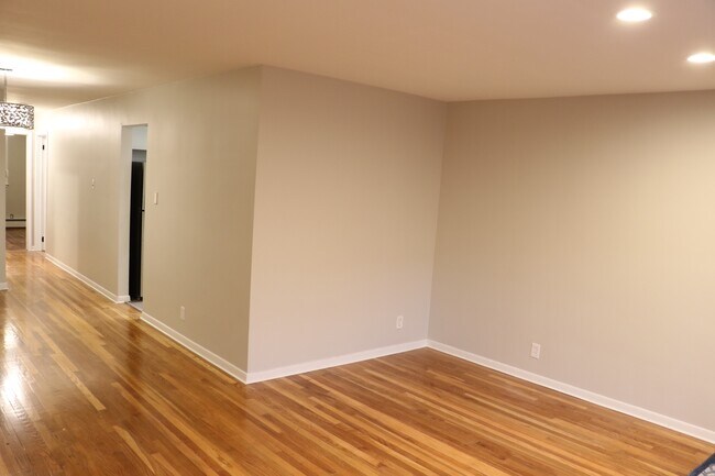 Living Room - 286 Chapel Ave
