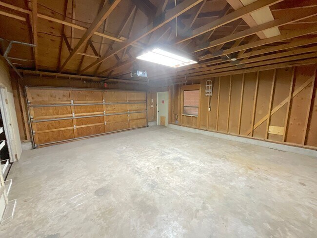 Foto del edificio - 5 Bedroom Home, 4.61 Acres, Available Near W Woodmen Rd & Westwood Rd!