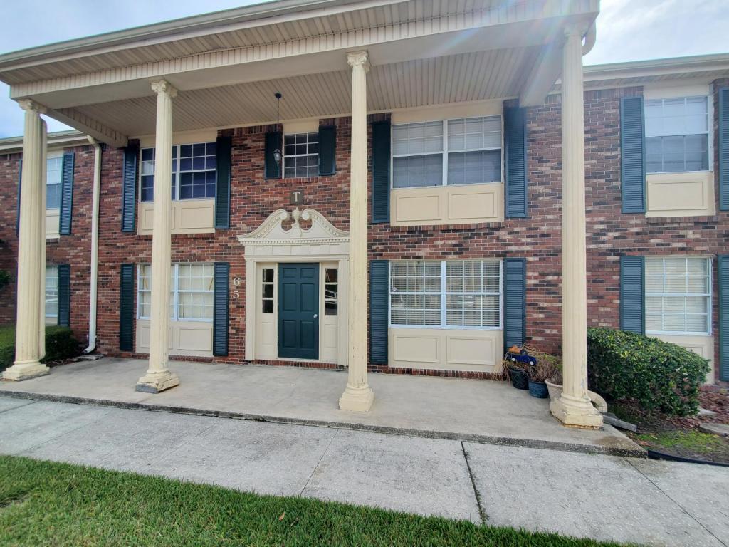 Foto principal - 1920 E Edgewood Dr. #T8