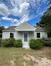 Building Photo - 2704 Whitehall Ave