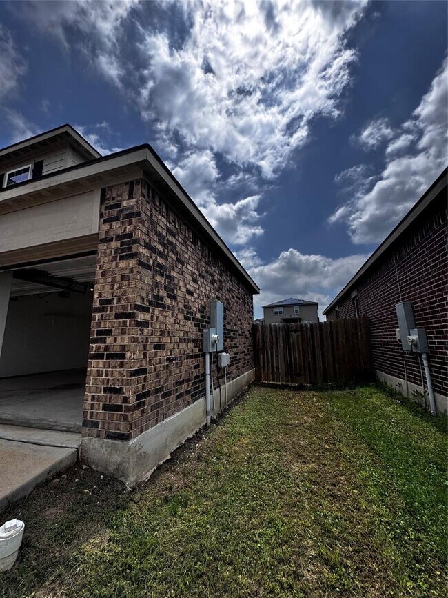 Building Photo - 13713 Henry Wallace Ln