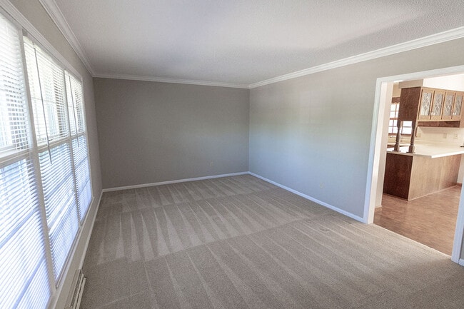 Building Photo - 306 W Briarwood Ln