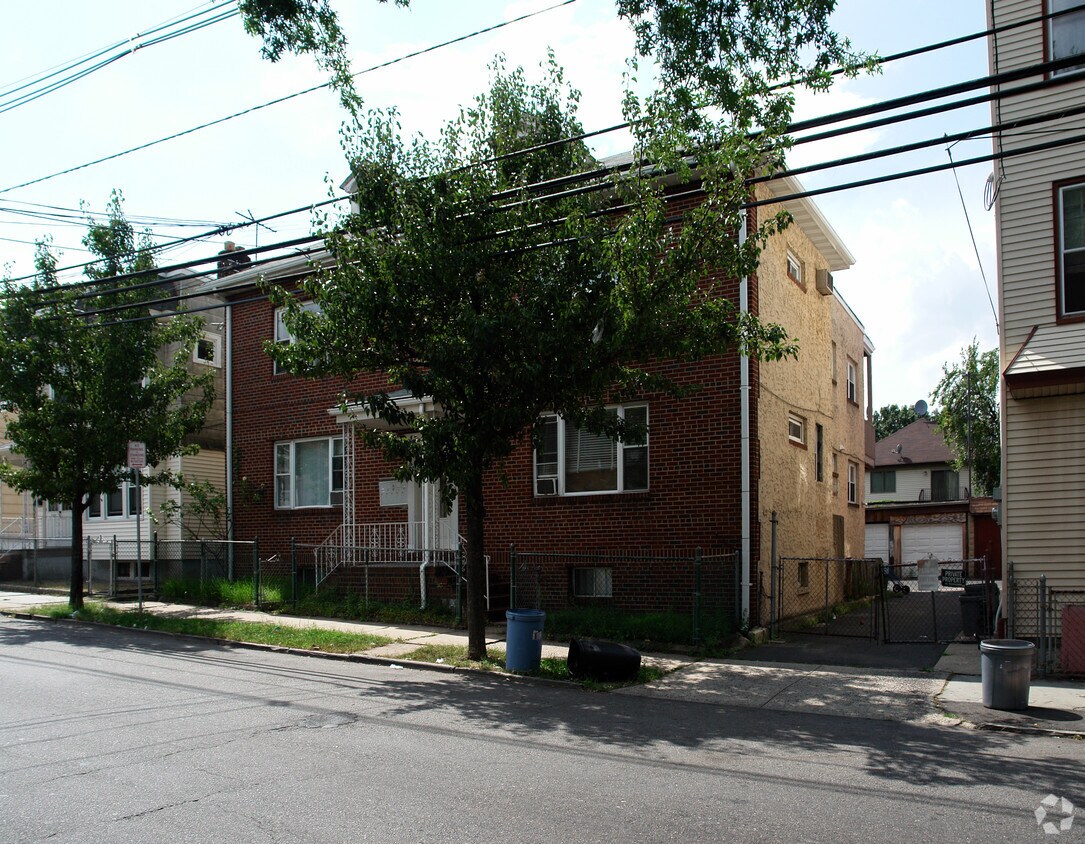 Building Photo - 704-706 N 6th St