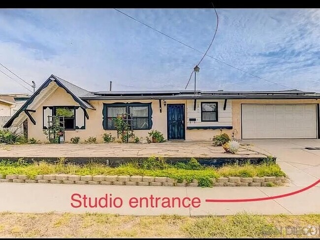 Building Photo - 1211 Carlsbad St
