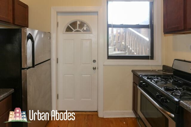 Foto del edificio - 3721 N Pine Grove Ave