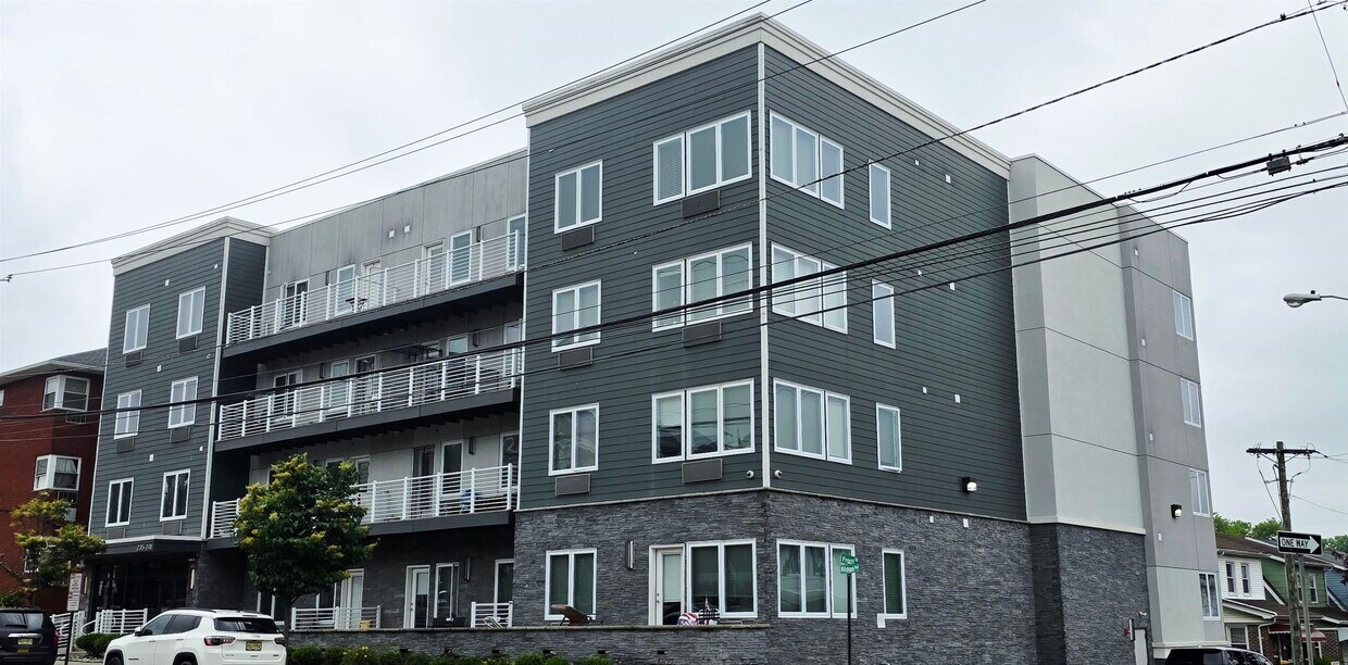 Foto principal - 241 Ridge Rd