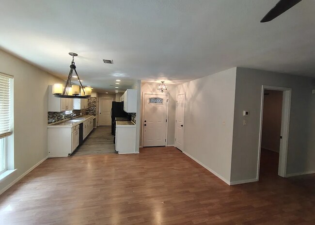 Building Photo - 308 Annette Ln