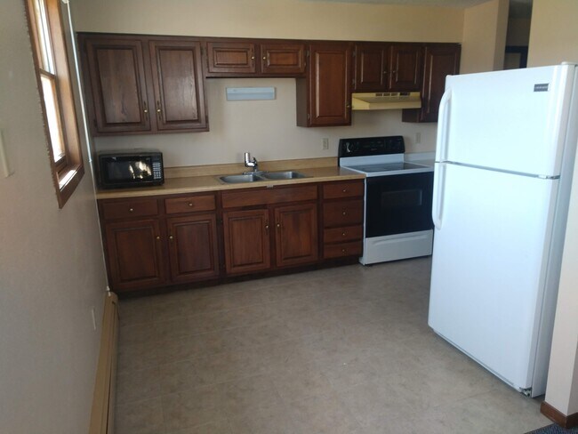 KITCHEN - 321 N Rowley St