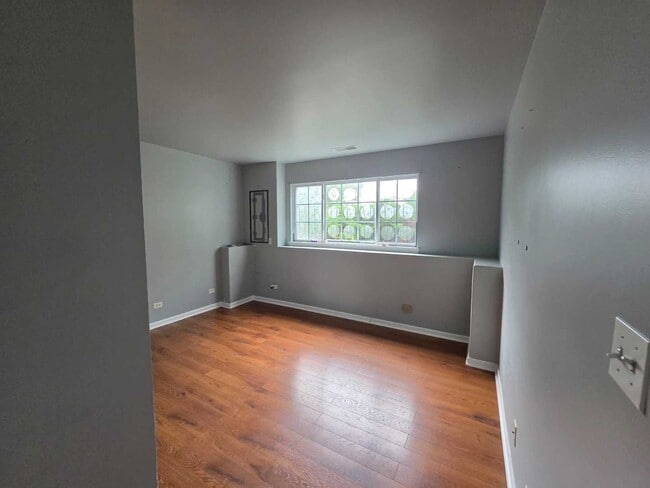 Building Photo - 2402 Oakfield Ct
