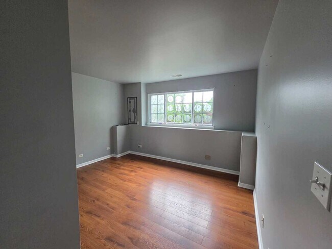 Foto del edificio - 2402 Oakfield Ct