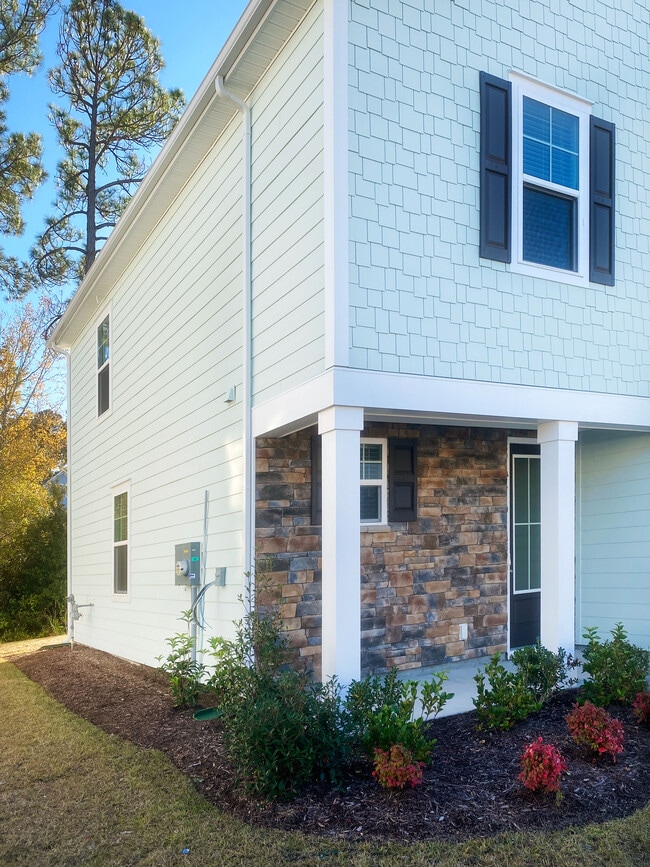 Building Photo - 7047 Shooting Star Way