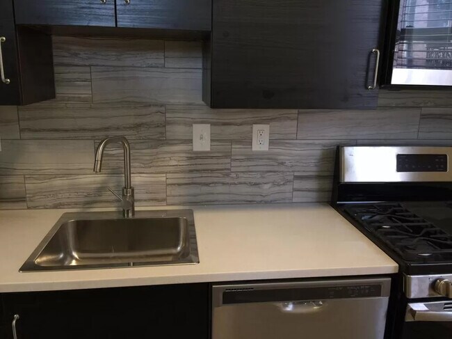 Building Photo - 812 Pine St