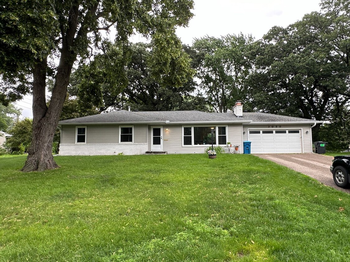 Primary Photo - Golden Valley Single Family Home, 2 Car Ga...