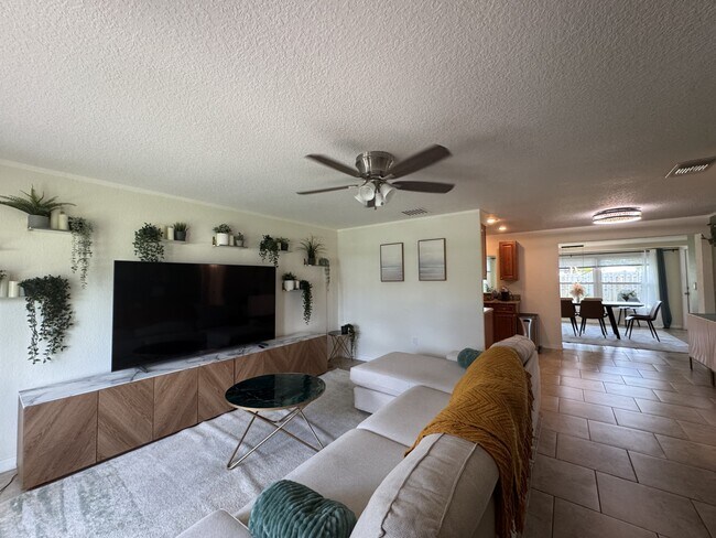 Foto del edificio - 345 Hillview Rd