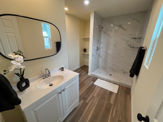 Baño principal - 73210 Broadmoor Dr