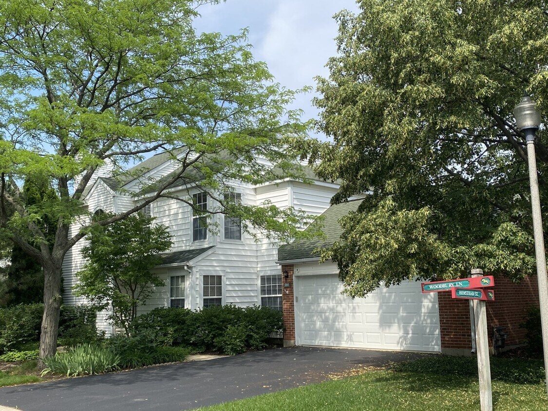 101 Woodbury Ln, Lake Bluff, IL 60044 Condo for Rent in Lake Bluff