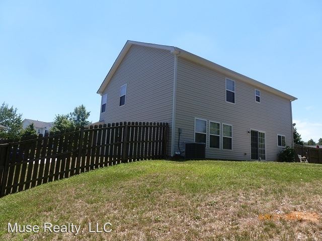 Building Photo - 521 Buttercup Way