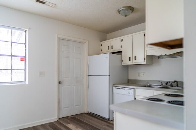 Foto del edificio - 106 Kimeran Ln