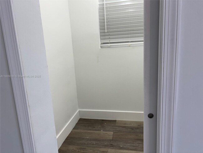 Foto del edificio - 214 NW 46th Ave