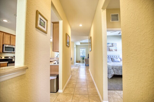 Building Photo - Seasonal Short-Term Single-Family Heated P...