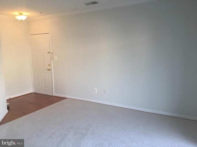 Building Photo - 2480 Angeline Dr