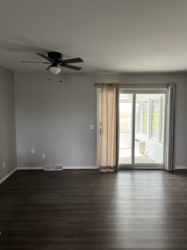 Foto del edificio - 3124 Royal Windsor Dr