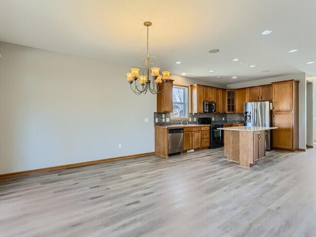 Building Photo - 4640 Empress Way N