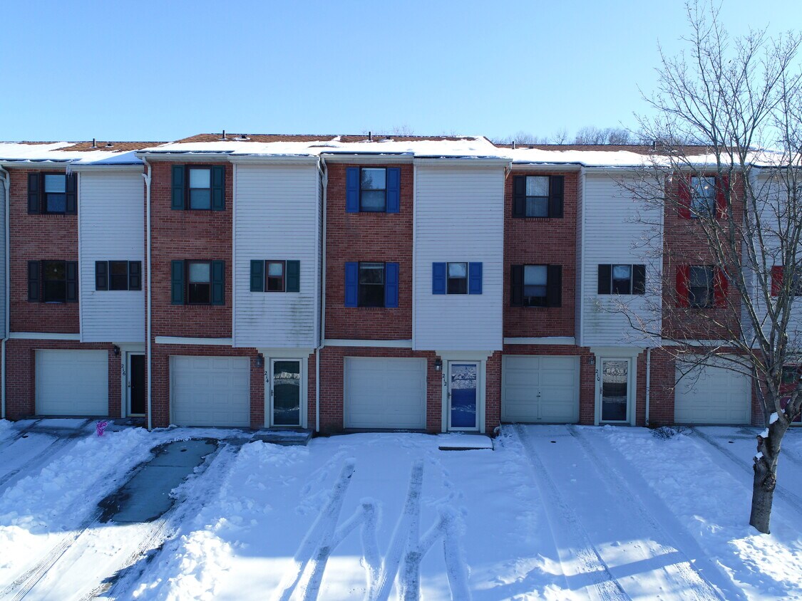 Primary Photo - 212 Woodhaven Dr