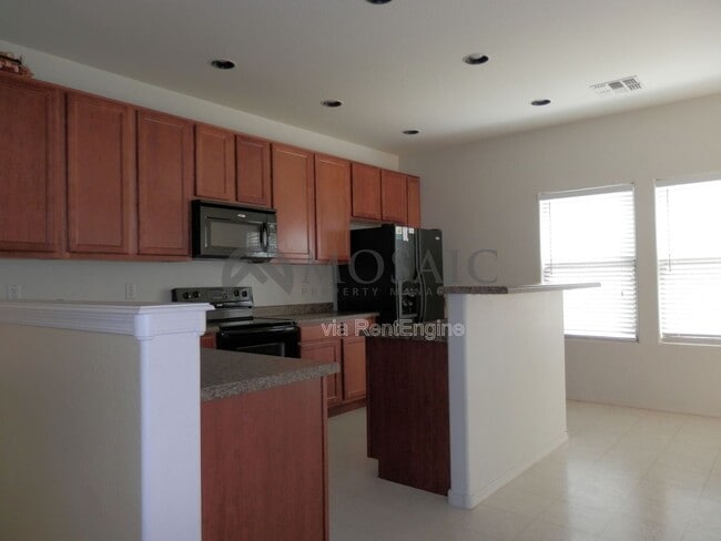 Photo - 1139 E Vermont Dr House