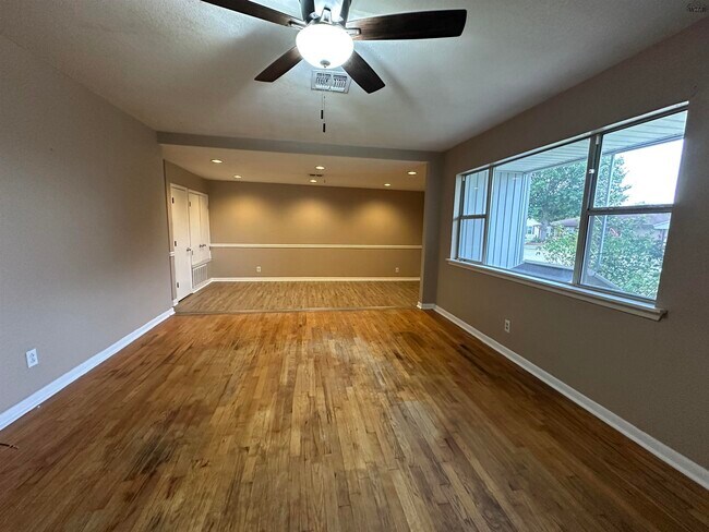 Foto del edificio - 4408 Cunningham Dr