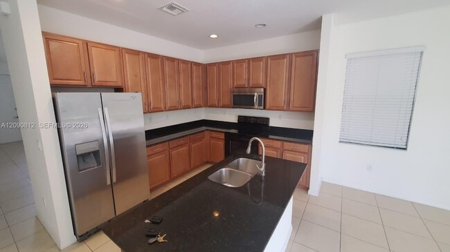Building Photo - 652 NE 191st Terrace
