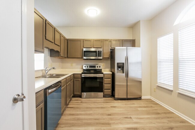 Building Photo - 1/2 Off Rent - Fenced Backyard in Perry To...