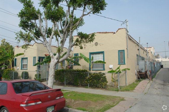 Foto del edificio - The Willow Brook Bungalows