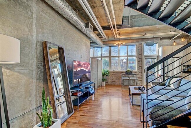 Building Photo - 640 Glen Iris Dr NE