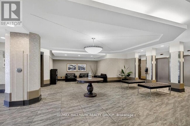 Building Photo - 310 Central Park Dr