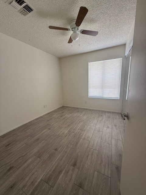 Foto del edificio - 1131 W Ross Ave