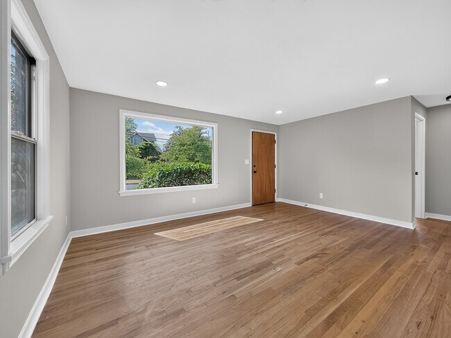 Photo - 7924 13th Ave SW (Seattle, WA) House