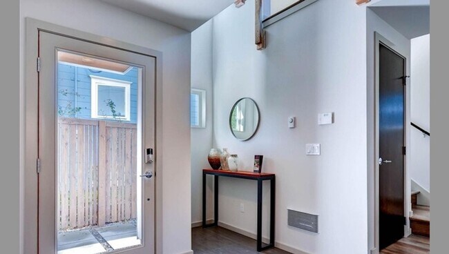 Foto del edificio - Ballard Townhouse