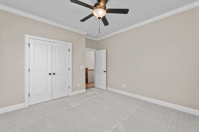 Foto del edificio - 565 River Oaks Ln