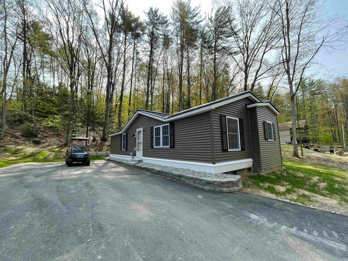 14 Dotties Ln, Franklin, NH 03235 House Rental in Franklin, NH