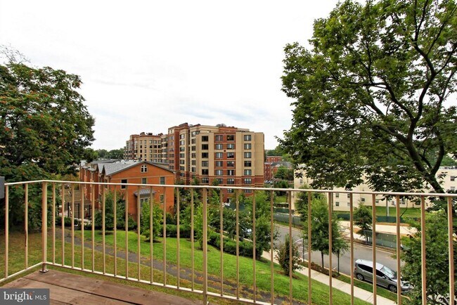 Building Photo - 1200 N Wayne St