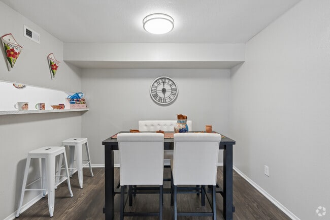 1BR, 1BA - 664SF - Dining Room - Casa Agave