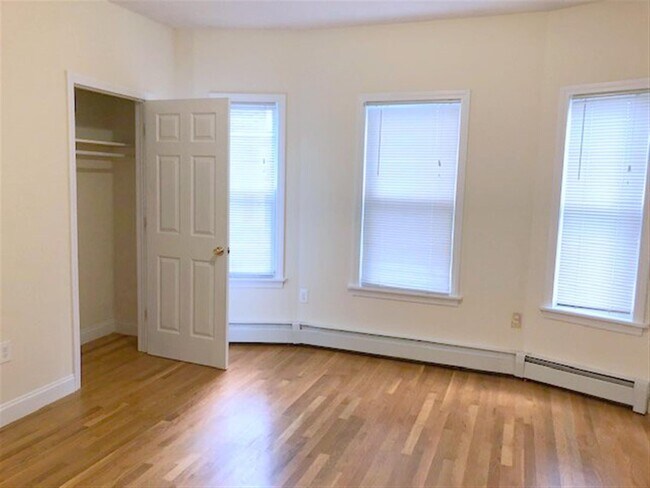 Building Photo - 389 Columbia St